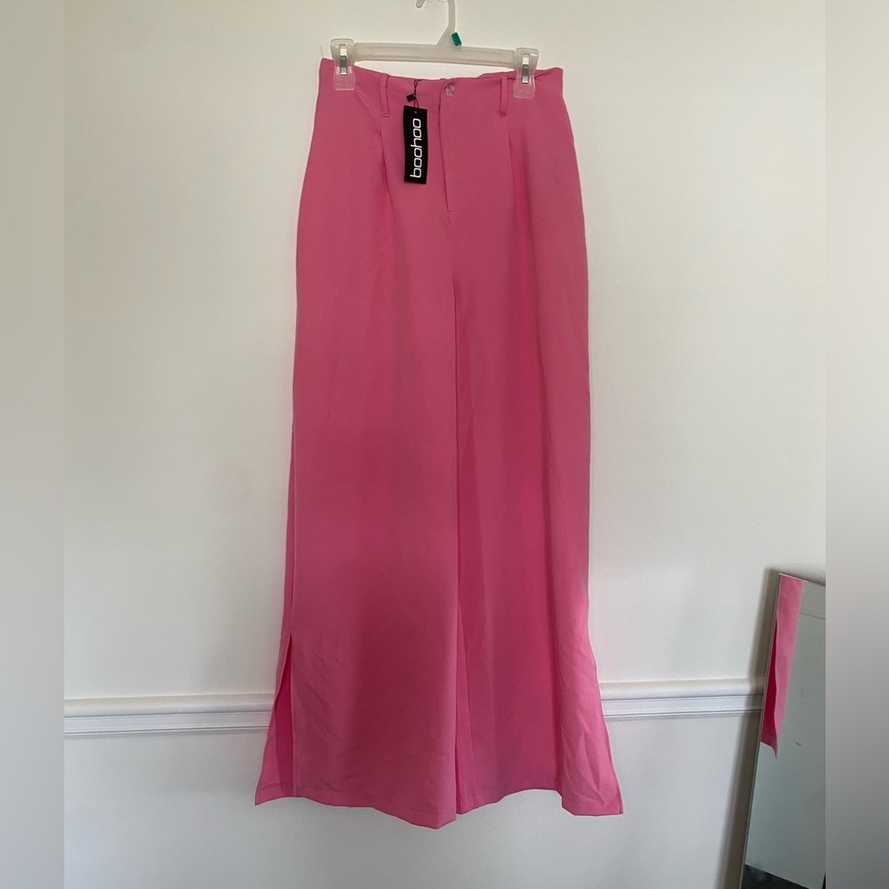 New with tags BOOHOO Split hem straight leg tailored trousers